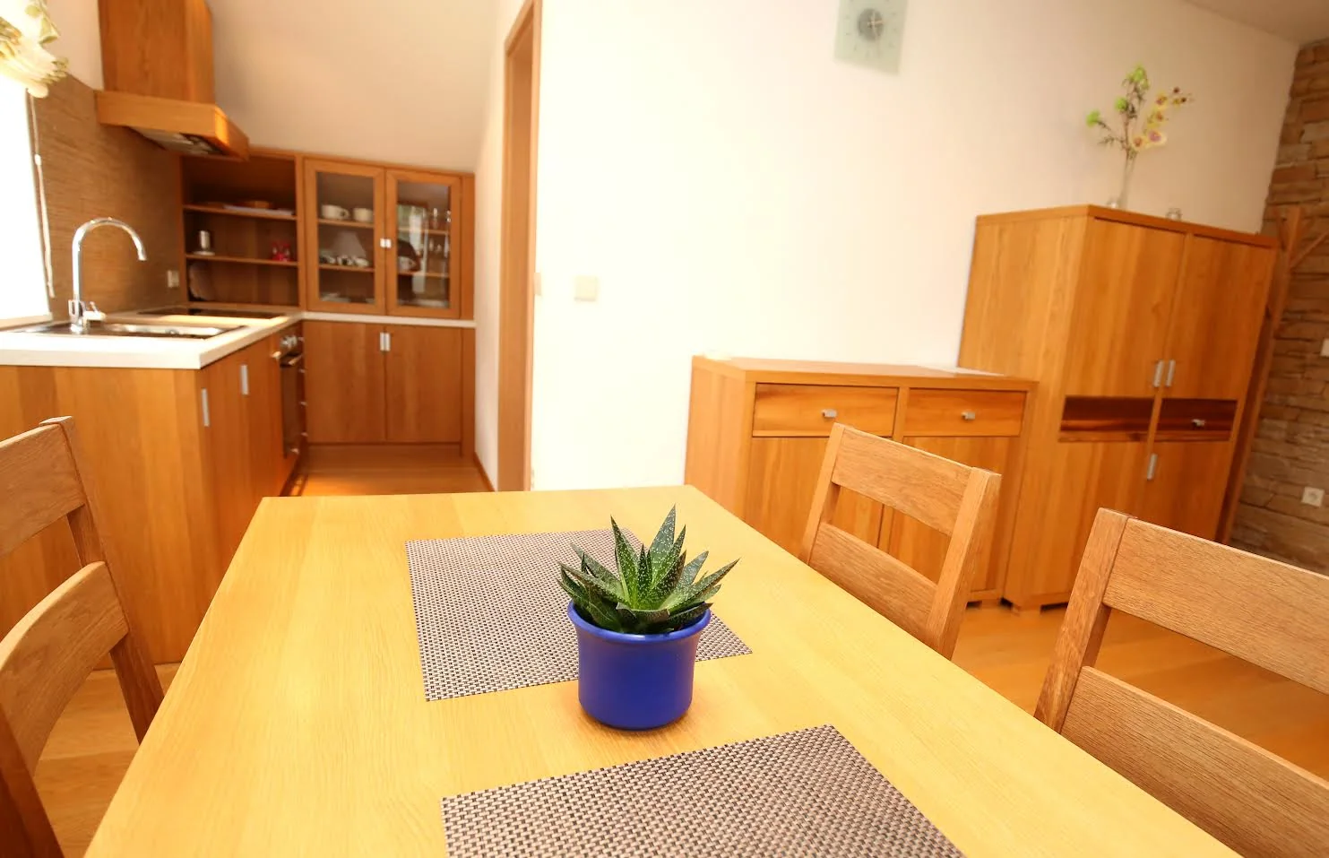 Jedilni in dnevni prostor apartmaja Biček